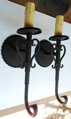 PAR DE LÁMPARAS APLIQUES DE PARED ESTILO AÑOS 20 HECHAS A MANO HIERRO FORJADO MISIÓN RENACIMIENTO ESPAÑOL Foto 1 de 4