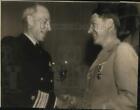 1945 Photo de presse Carleton Wright décerne le cœur violet à Charles McMurtry