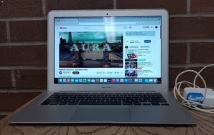 Apple MacBook Air 13" A1466 Laptop Silver, Early 2015 - Picture 1 of 9