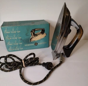 Vintage  1950s MCM Montgomery Ward Black handle Automatic Iron - Picture 1 of 14