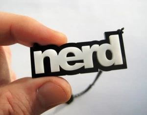 Ciondolo Milkool - Scritta Nerd - Bild 1 von 1