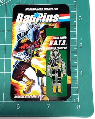 GI JOE COBRA FIGURA DE ARTISTA BADPINS PERSONALIZADA 1.5" PIN BAT BATTLE ANDROID Trooper Foto 1 de 4