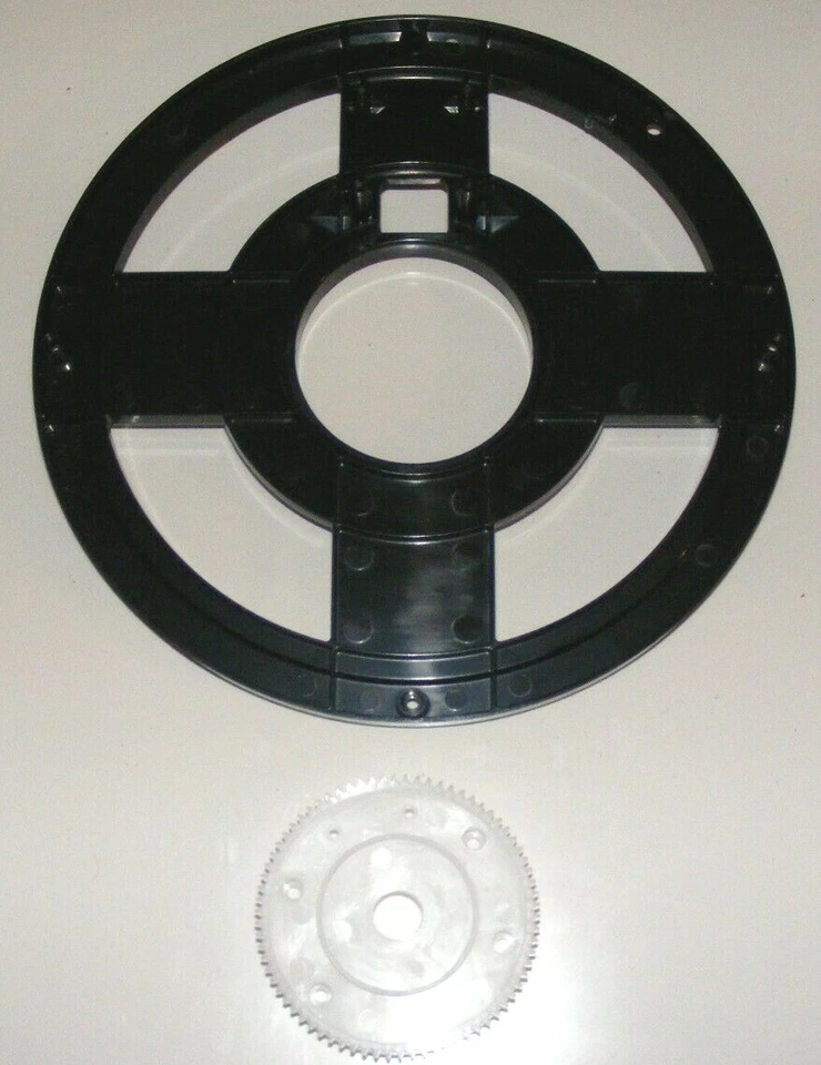 1:6 M5 Stuart RC Tank by 21st Century Toys Turret Mount and Gear Sprocket - Image 1 of 1