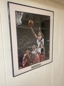 Derrick Rose Autographed ROY framed photo - Picture 1 of 1