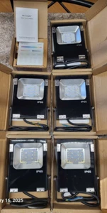 5 pcs. 2.4G 10W Mi-light FUTT05 RGB+CCT LED Floodlight & T4 controller 120VAC - Picture 1 of 9