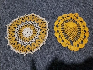 Vintage Orange Gold Doilies lot of 2, 1 - 7", 1 - 6" - Picture 1 of 5
