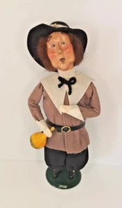 Byers Choice The Carolers Hombre Peregrino Sosteniendo una Calabaza Acción de Gracias De Colección 1997 - Imagen 1 de 8