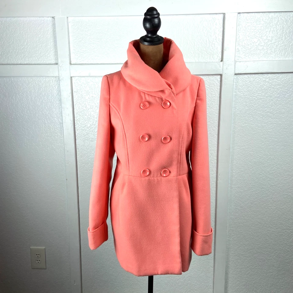 Abrigo largo medio cuello embudo M chaquetón doble botonadura coral New York & Company Foto 1 de 4