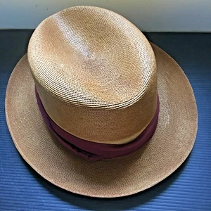 De colección "The Ritz" Cleveland Sombrero de Barco de Paja con Banda de Cinta Borgoña - Imagen 1 de 9