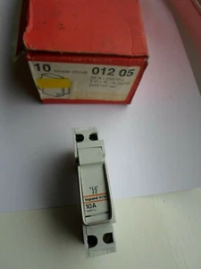NUEVO SOPORTE DE FUSIBLE DE UN SOLO POLO LEGRAND 10 AMP 01205 - Imagen 1 de 1