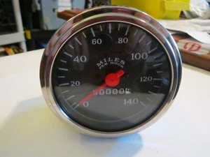VEETHREE INSTRUMENTS 3 3/8" BLACK SPEEDOMETER 0-140 MPH, RED NEEDLE WITH BRACKET - Picture 1 of 5