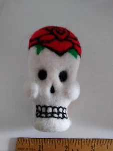 Nadelfilz Sugar Skull Wolle Faserkunst - Geschenk - Dia De Los Muertos - Handarbeit - Bild 1 von 7