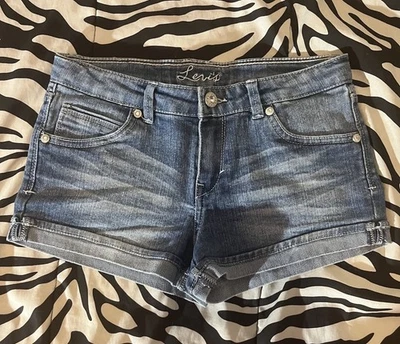 Pantalones Cortos Levis Denim Azul Medio Lavado Puños Solapa Bolsillos Tiro Bajo Para Mujer Talla 12 Foto 1 de 4