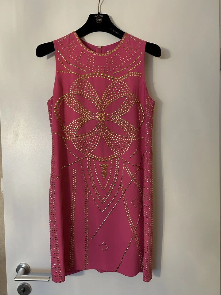 Versace for H&M Kleid Seide Pink Goldene Nieten Barbiecore Gr. 40 Neuwertig - Bild 1 von 4