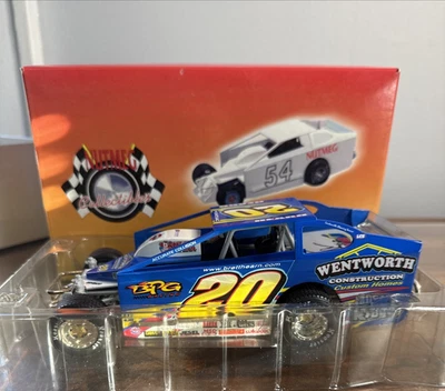 Brett Hearn Issue 20 Nutmeg Collectibles Did Cast Replica Dirt 1/25 - Signed - Image 1 of 4