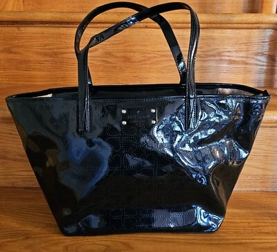 Kate Spade NY Harmony Metro 穿孔心形拉链关闭 非常干净 — 第 1/4 张图片