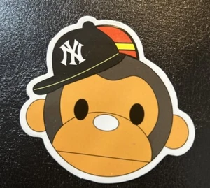 Monkey wear a New York Yankees Hat Sticker - Bild 1 von 3