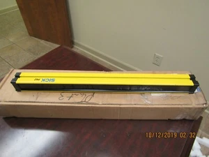 SICK 1015693-PSZ01-1501 PASSIVE REFLECTOR LIGHT CURTAIN - Picture 1 of 9