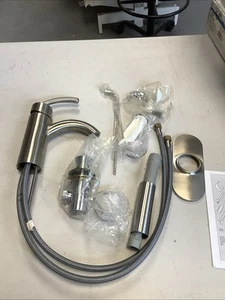 Moen Single Handle Bathroom Faucet. Brushed Nickel. S6500BN M5 - Picture 1 of 7