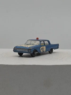 Caja de cerillas vintage Lesney No. Coche de policía Ford Fairlane 55 Foto 1 de 4