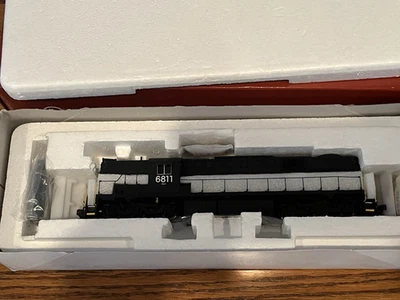 Broadway Limited #310 HO-Scale Loco, Diesel, Alco RSD-15 - Penn Central #6811 - Image 1 of 4