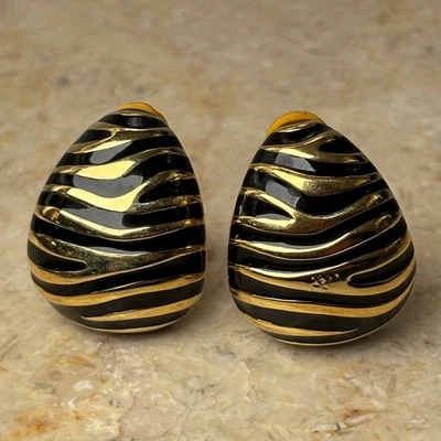 Pendientes de clip firmados Joan Rivers vintage tono dorado y esmalte negro Foto 1 de 4