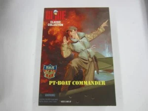 #41 1997 GI Joe PT-BOAT COMMANDER WWII Forces 12" Actionfigur NRFB Neu - Bild 1 von 3