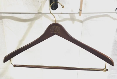 Traje de madera de casino pepita dorada de colección colgador de pantalones 17" PUBLICIDAD Foto 1 de 3