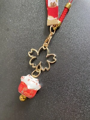 Japón Gato de la Suerte Rojo Correa de Teléfono Cordones Sakura Gato Dije Campana Colgantes Flor Foto 1 de 2