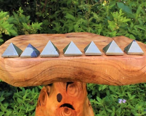 Pyrite Pyramid 1" - 1.25" (25-30 mm Natural Gemstone Pyramid Crystal Healing) - Picture 1 of 6