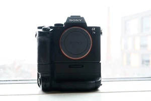 Near Perfect: Sony A7II Full Frame Mirrorless Camera & Battery Grip - Picture 1 of 10
