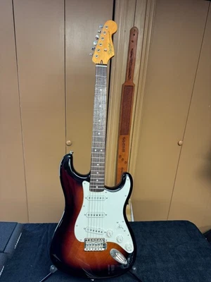 Squier Classic Vibe '60s Stratocaster - 2-Color Sunburst - Image 1 of 4
