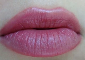 Avon Extra Lasting Lipstick Stylo in Vintage Pink, Discontinued Favourite, Rare - Picture 1 of 5