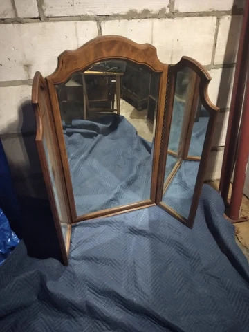Solid Wood Dresser Folding Mirror (Pick Up Only) Cover