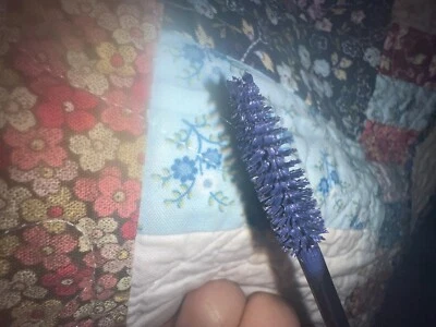 Blue Dior Mascera vem com um primer de cílios brancos que é Dior e pente de cílios - Imagem 1 de 4