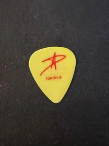 guitar pick collection - AVRIL LAVIGNE. AVRILS PICK. A. SIGNATURE. YELLOW. - Picture 1 of 2