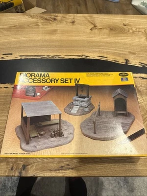 Testors Italeri DIORAMA Accessory Set II  1/35 scale model kit 882 CIOB - Image 1 of 4