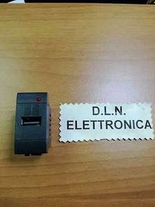 PRESA USB COMPATIBILE BTICINO LIVING INTERNATIONAL - Foto 1 di 1