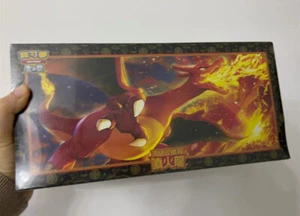 2024 Pokemon TCG Chinesische Neujahr Charizard exklusive Sammlung versiegelt 1 Box - Bild 1 von 3