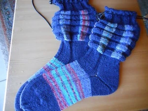 Handarbeit Strümpfe Größe 38 - 40 Blau Bunt Rollrand Blockstreifen Gummizug - Bild 1 von 3