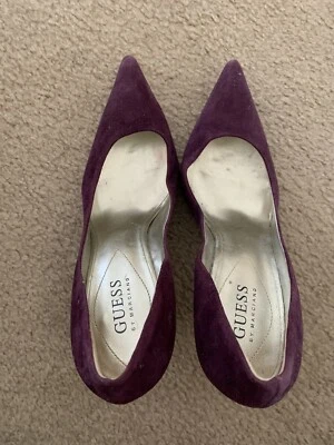 Tacones altos GUESS de terciopelo púrpura oscuro 8,5 punta puntiaguda CARRIE Foto 1 de 4