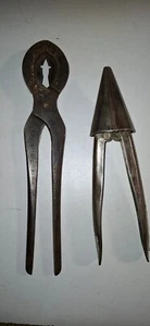 LOT DE 2 OUTILS  CISAILLE COUPE   PLOMB ET PINCE A EVASER - Picture 1 of 4