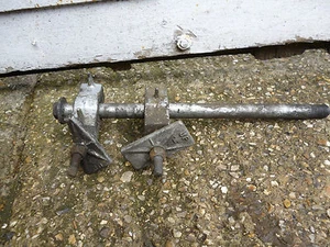 HONDA CB1 400 REAR WHEEL SPINDLE - Picture 1 of 1