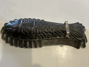 MOLDE DE GELATINA CON FORMA DE PEZ DE HOJALATA DE COLECCIÓN 10 PULGADAS DE LARGO 3,5 PULGADAS DE ANCHO - Imagen 1 de 4