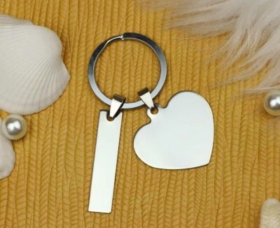 Llaveros personalizados con letras de metal con texto grabado personalizados para hombres y mujeres Foto 1 de 4