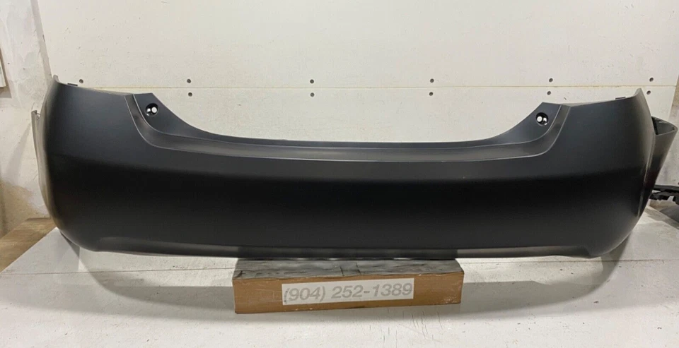 Cubierta de parachoques trasero AM 2007-2011 Toyota Camry TO1100243 Foto 1 de 4