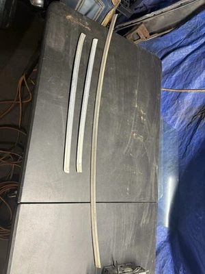 Отделка переднего лобового стекла 2 двери 1980-1987 Chevrolet Caprice - Изображение 1 из 4