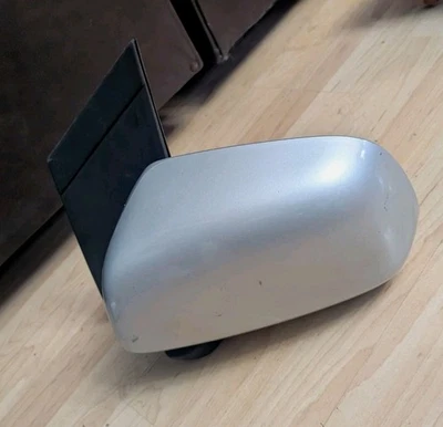 08-10 Toyota Sienna Door Mirror Auto Dim Turn Signal Driver Side in Silver (1D7) - Image 1 of 4