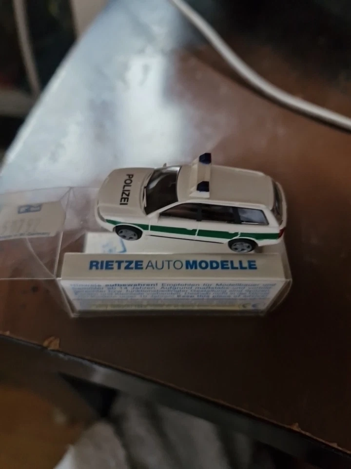 Rietze 1:87 AUDI A4 Avant Estate Policía Federal Alemana Policía Foto 1 de 1