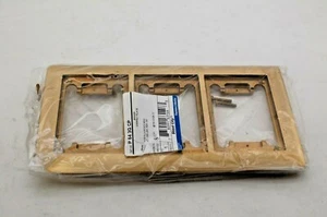 Thomas & Betts 3 Gang Brass Carpet Floor Plate P643GCP - Picture 1 of 3